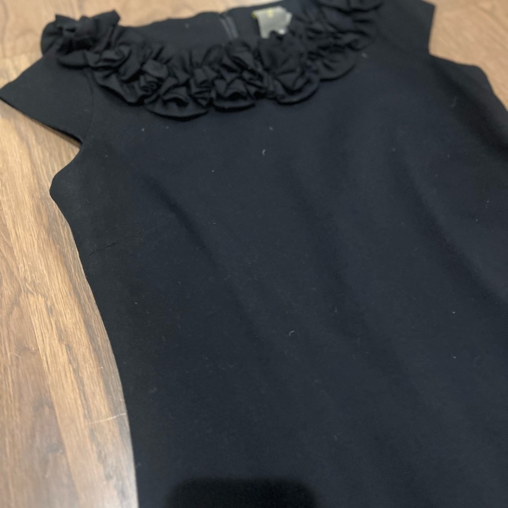 Taylor Womens Dress Sheath Rosette Neckline Black Cap Sleeve Size 6 - Picture 6 of 7